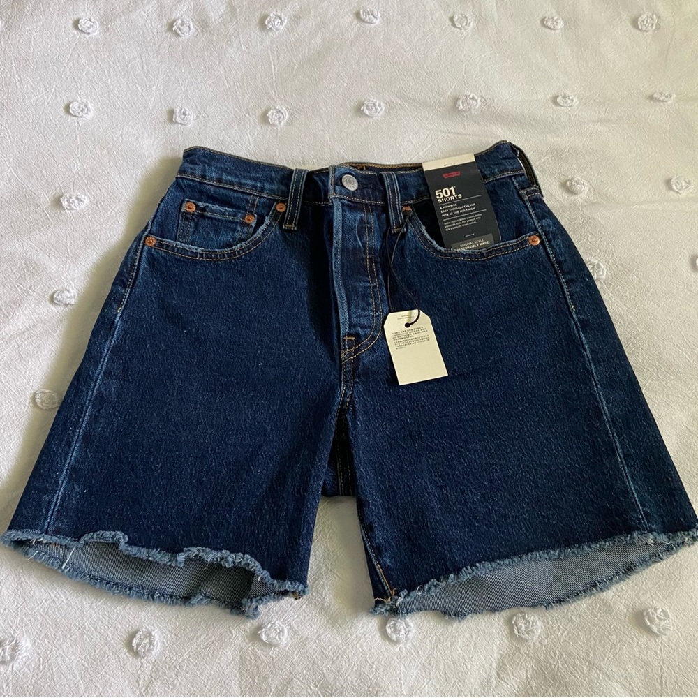 NWT Levi’s denim jean shorts dark wash women girls size 25